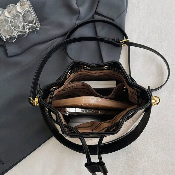 Black Elegant Women's Mini Handbag With Adjustable Strap - Picture 4 of 6